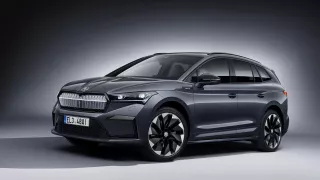 Škoda Enyaq Sportline iV má snížený podvozek i sportovní sedadla, maximálka je ale omezená