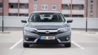 Nová Honda Civic je pořád originální, ale už víc u