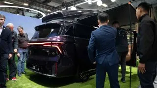 Forthing pařížský autosalon