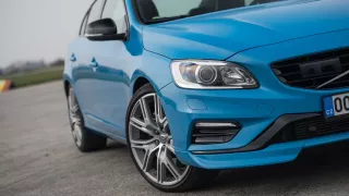 Prohlédněte si ostré Volvo S60 Polestar 10