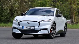 První test Fordu Mustang Mach-E: Elektrické SUV jezdí podobně jako sporťák. To je ale i nevýhoda