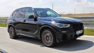 Test BMW X5 M50i: Osmiválcovému mastodontovi chybí jeden krok a pár krůčků k dokonalosti