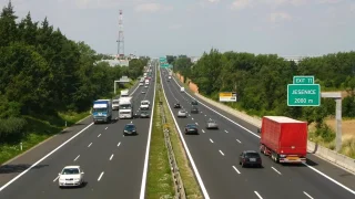 Pokuta 2000 korun za 20 sekund v levém pruhu. Pozor na nové pravidlo na dálnicích