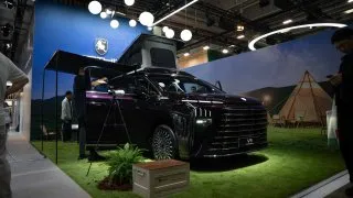 Forthing pařížský autosalon