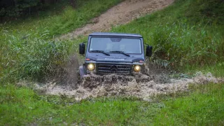 Mercedes-Benz G 350 d Professional je v terénu abs