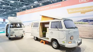 Kempovací VW T2 z kostek LEGO 2