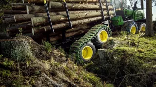 Působivá technika pro lesní těžbu. Většinou obouvá