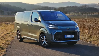 Když máte hodně velkou rodinu. Toyota Proace Verso nabízí 5,3 metru pohodlí i slušnou výbavu