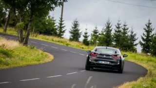 Provětrali jsme hybridní BMW i8 v edici Protonic F