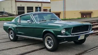 Ford Mustang a Chevrolet Corvette