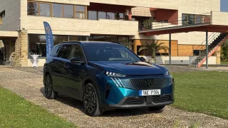 Pod milion ho koupíte už jen s hybridem. Peugeot 5008 je tu, projeli jsme ho po českých silnicích