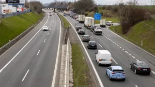 Složitá legislativa i spory s aktivisty. Postavit v Česku dálnici není jen tak a často to trvá několik let