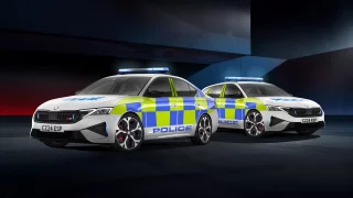 Nejsilnější Octavia RS v historii je připravena pomáhat a chránit. Policii stačí sednout a jezdit