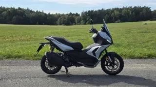 Aprilia SR GT 400