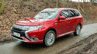 Moc jsem nedobíjel, přesto jezdil jako s naftovým SUV. Fakta k testu Mitsubishi Outlander PHEV