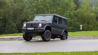 Mercedes-Benz G 350 d Professional nedělá ostudu a