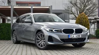 Test BMW 330e Touring: Prémiové kombi jezdí skvěle i s baterkami. Na trhu těžko hledá konkurenci