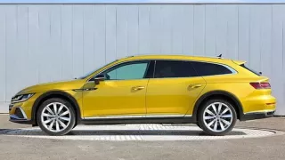 Nový Volkswagen Arteon se objeví i jako shooting brake a verze R. Unikly reálné fotky