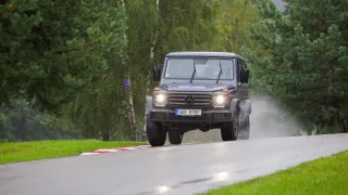 Mercedes-Benz G 350 d Professional nedělá ostudu a