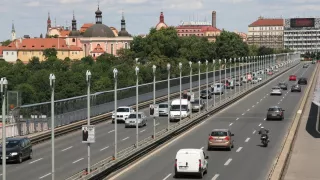 Komentář: Je carsharing budoucnost? V Česku spíš přikrášlená autopůjčovna pro pohodlné