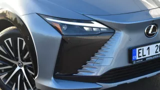 Lexus RZ