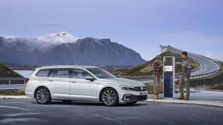 Volkswagen Passat GTE a GTE Variant 2019 10