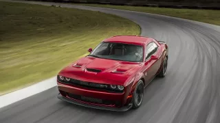 Dodge Challenger Hellcat s paketem Widebody 9