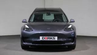 Tesla Model 3 jako pohřebák