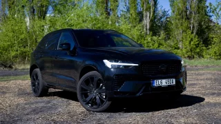 Volvo je třetí nejúspěšnější značkou v prodejích elektromobilů. Se spalovacími motory ale i tak nadále počítá