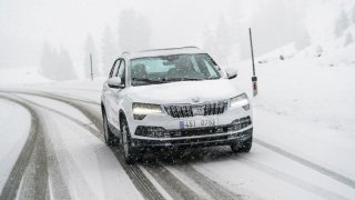 Jízda na sněhu je jako chůze po ledě. Existuje fígl, jak ji zvládnout bez následků