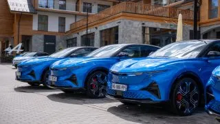 Poprvé jsme vyzkoušeli třetí novodobý model od Alpine. A390 GT má tři motory a zatáček se nebojí