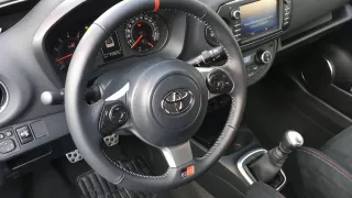 TOYOTA YARIS GRMN – interiér 1