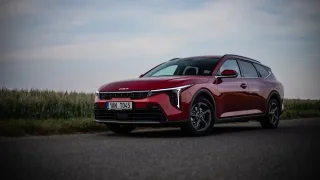 Octavia by se měla mít na pozoru. Kia K4 Sportswagon nás v testu negativně i pozitivně překvapila