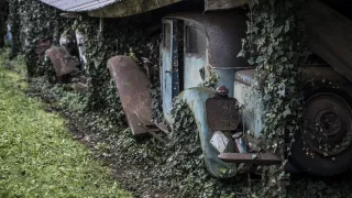 Nález aut na francouzské farmě - Obrázek 1