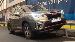 Subaru začalo prodávat nový Forester s částečně elektrickým motorem e-Boxer. Stojí od 900 000 korun