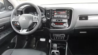 Mitsubishi Outlander interier 2