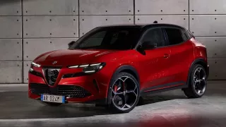 Takhle teď budou vypadat všechny vozy značky Alfa Romeo. Milano je její první model do zásuvky