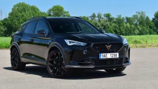 Test Cupra Formentor VZ5: První SUV, při jehož vracení jsme měli slzy v očích. Jen škoda té ceny