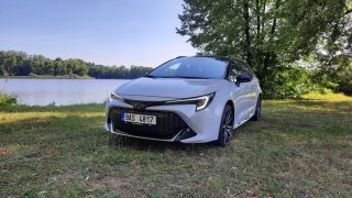 Nová Toyota Corolla posunula laťku zase o něco výš. Bude vás bavit jak jízdními vlastnostmi, tak spotřebou