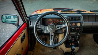 Renault 5 Turbo ve vzácné verzi Evolution. 38