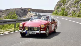 Přes 50 let staré MG Midget ujelo 2500 kilometrů za pět dní. Zvládlo to bez sebemenší poruchy