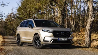 Plug-in hybridní Honda CR-V jezdí skvěle, ergonomií jde příkladem, ale bohužel nemá rychlé nabíjení