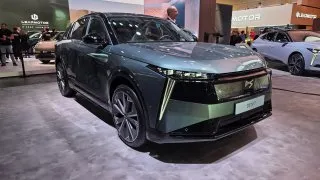 DS na autoslaonu v Paříži