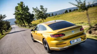 Volkswagen Arteon R-Line 2.0 TSI jízda 17