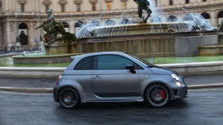 Abarth 695 Biposto - Obrázek 3
