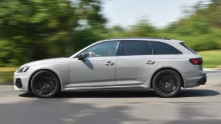 Test Audi RS 4 Avant: Superkombík zatím předjíždí konkurenci, ale nechá si za to královsky zaplatit