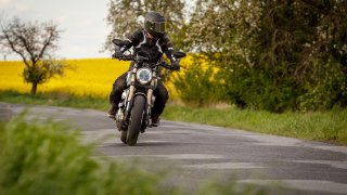 Ducati Scrambler 1100 jízdní 16