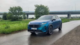 Elektrický Peugeot 3008 dorazil do Česka. Komfortní svezení doplňuje nový panoramatický i-Cockpit