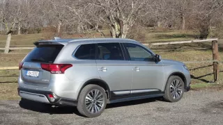 Mitsubishi Outlander exterier 4