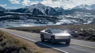 Nejlevnější Tesla Cybertruck jde do prodeje. Má chabou výbavu, ale vyjde na 1,4 milionu korun